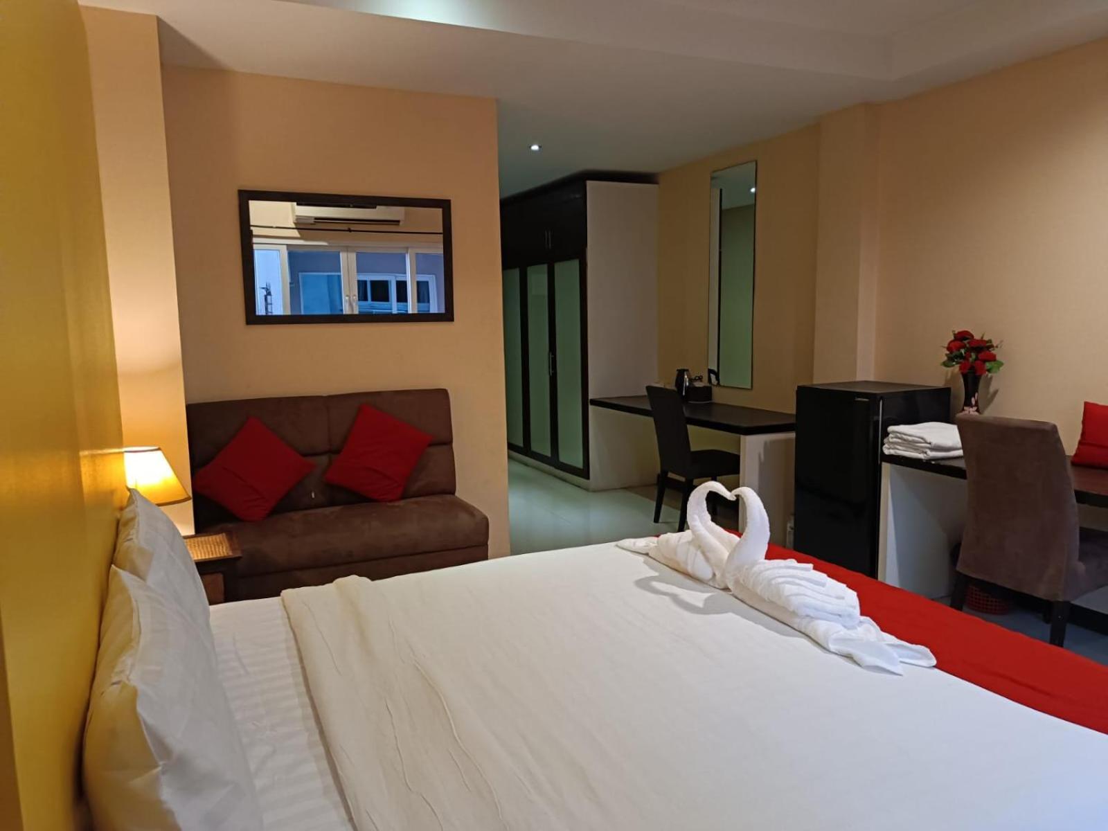 Aura Inn Rooms Pattaya Exterior photo